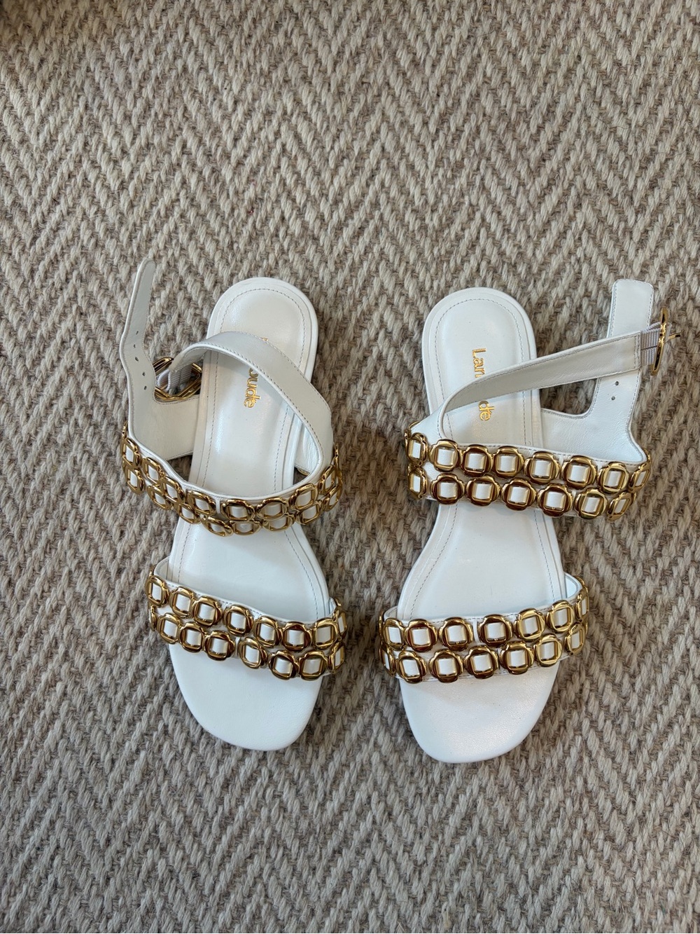 Like New! Larroudé Milan White Sandals with Gold Chain Straps | Size 6.5